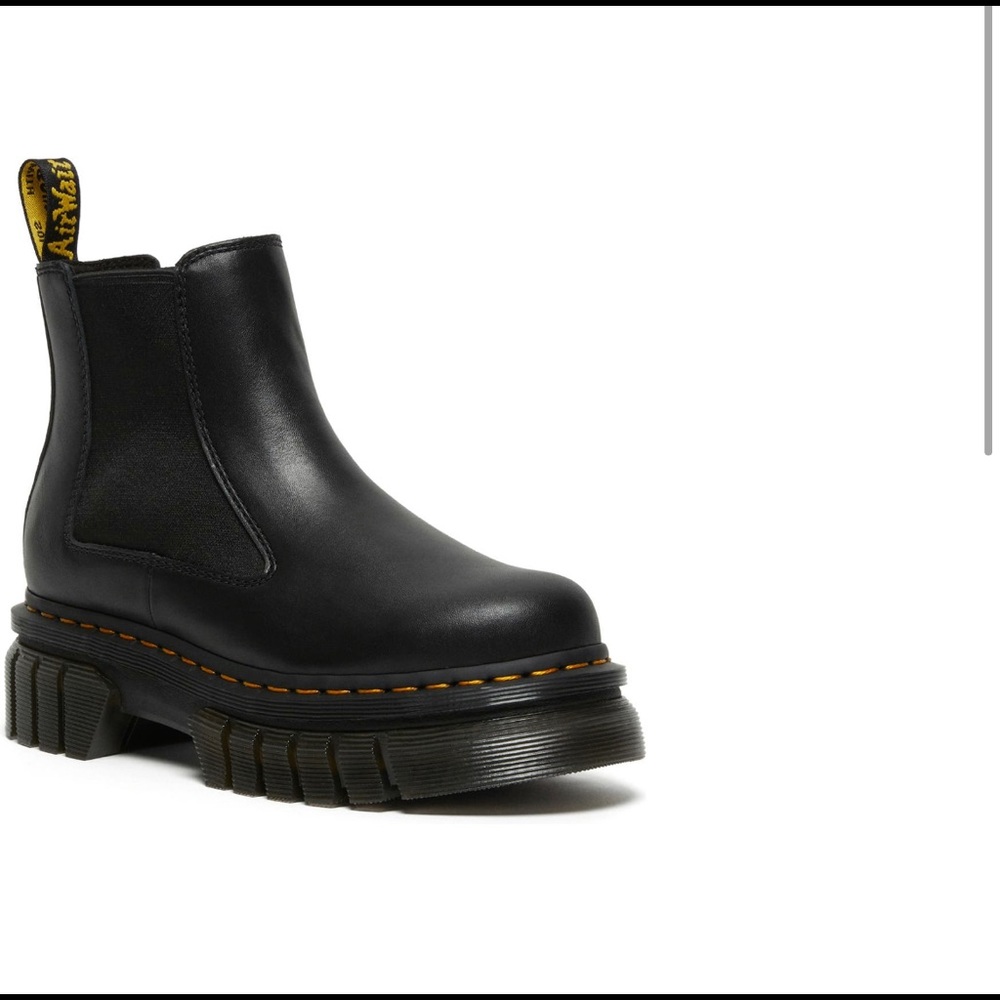 Dr Marten Chelsea boot